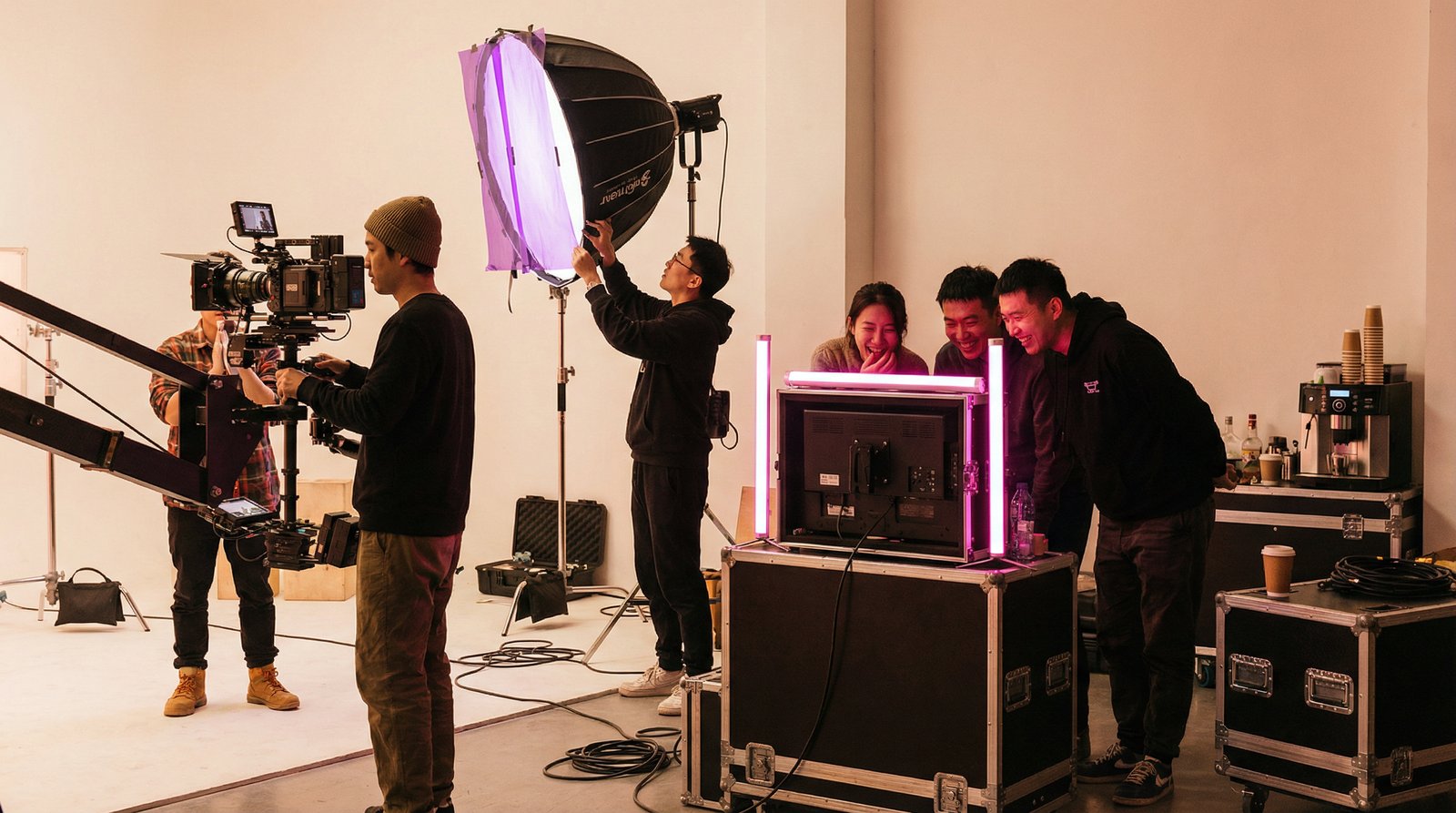 萝莉岛原创微电影制作现场传媒